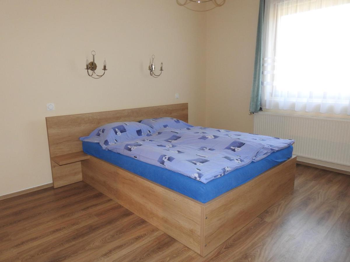 Petra Apartmanhaz Badacsonytomaj Exterior photo