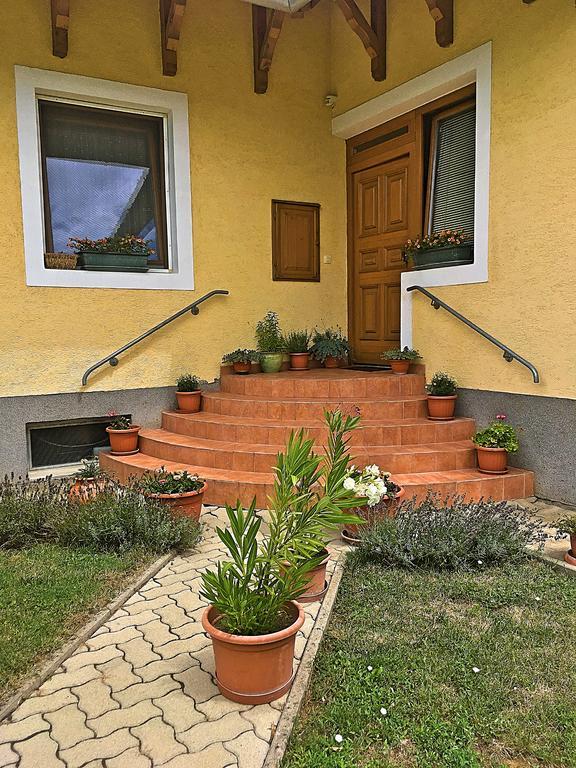 Petra Apartmanhaz Badacsonytomaj Exterior photo
