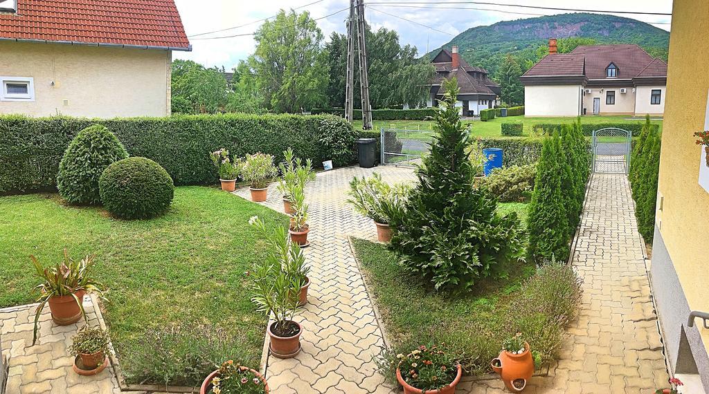 Petra Apartmanhaz Badacsonytomaj Exterior photo